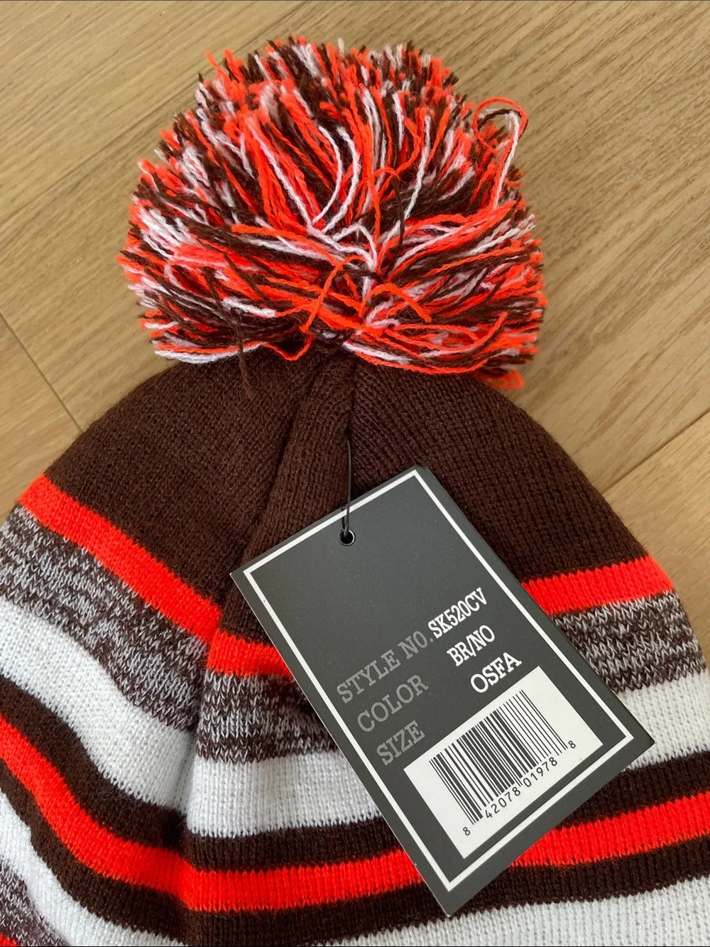 Cleveland Browns cuffed knit hat with Pom.
